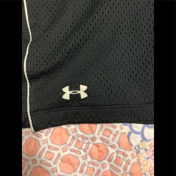 Size XS under Armour shorts - Picture 2 of 4